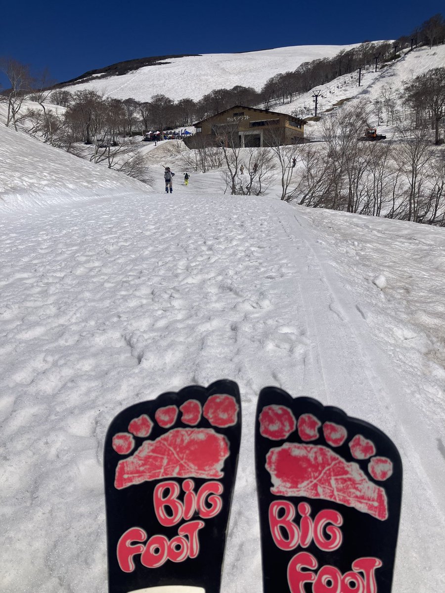 nsyn_snow's tweet photo. #月山スキー場 (⌒-⌒; )まだリフト券売り場に着きませんww https://t.co/1HVy4NNyhH