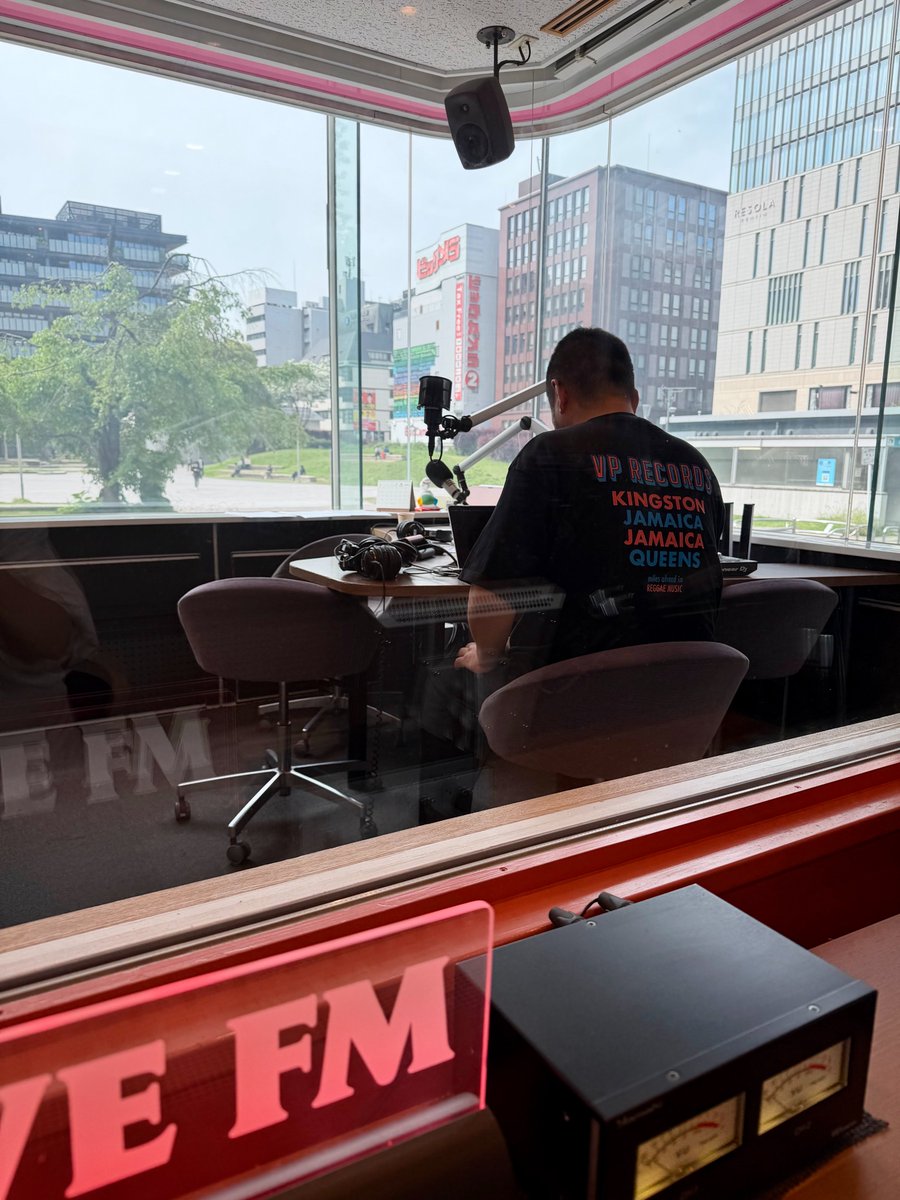 761reggae's tweet image. 今日の LOVE FM「IRIE MUSIC」は･･･
 “CHOMORANMA SOUND“ KCさんがLIVE MIX！
ただいま、回転中～！ 
 on LOVE FM76.1 IRIE MUSIC 
 #lovefm #reggae #radio #レゲエ #レゲエ761
@LFM761
@chomoranmakc