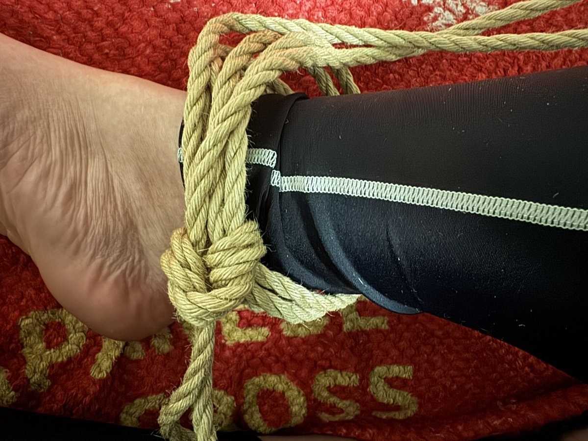 enjoyRope's tweet image. Self-Rope: @enjoyRope
Photographer: @enjoyRope
Community: #SelfTraining
Venue: #Home

#本結び
#自縛
#朝練
#セルフトレーニング
#目標10秒
#EnjoysLehrundWanderjahre