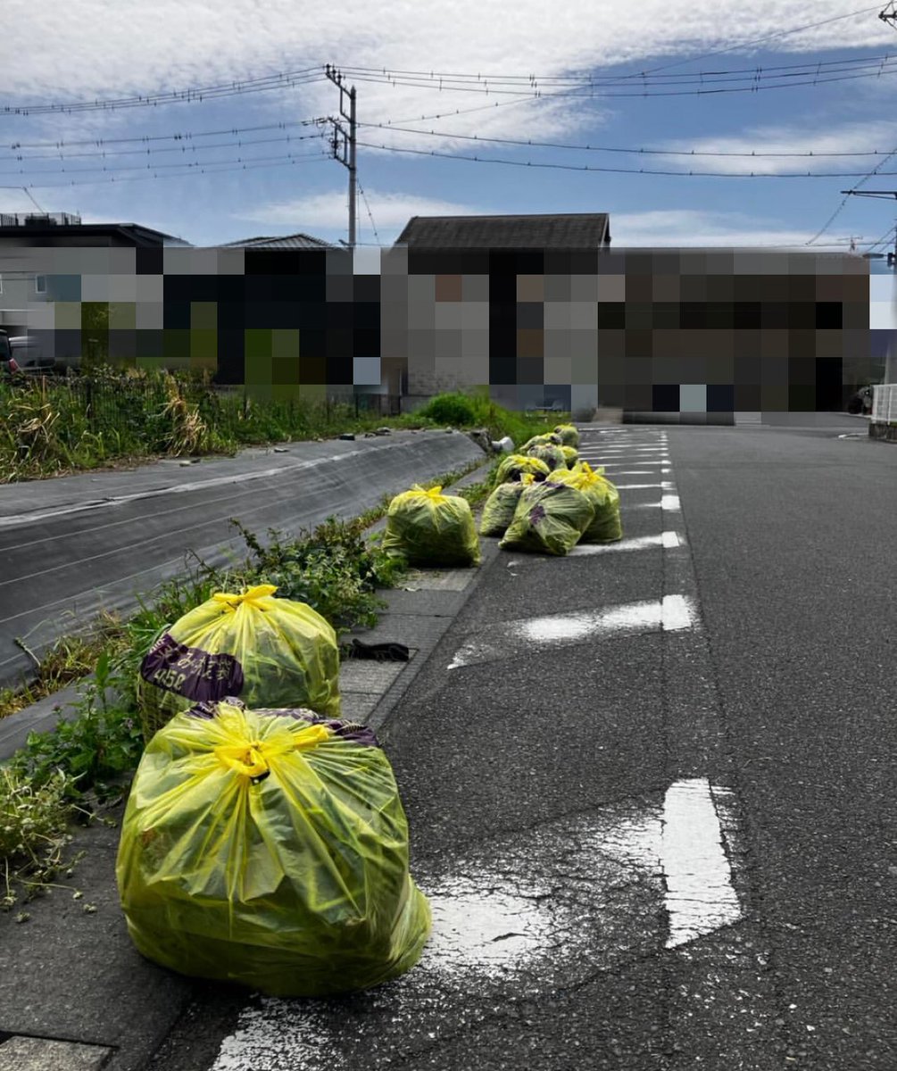 職員駐車場の横に流れる用水路に草が生い茂ってしまい、これから田んぼの水が流れるのを阻害してしまうので草刈りをしました。

途中で入居のお客さまも応援に
ゴミ袋25個分の草を刈り終えました。

近隣農地の環境保全の為、#サウスマーク はCSR活動にも取り組んでいます。

ittokai.or.jp