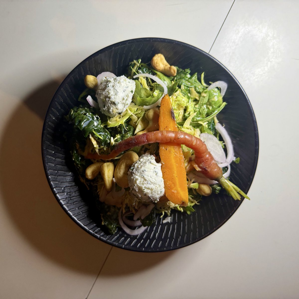 SuisGenerisNOLA's tweet image. This week’s farmer's salad has tiki farm field greens, shaved brussels sprouts, herbed belle chevre goat cheese, tiki farm heirloom carrots, lemon herb cashews, red onion &amp;amp; peach gochujang dressing - Yum! #nolafoodie #salads #nolaeats