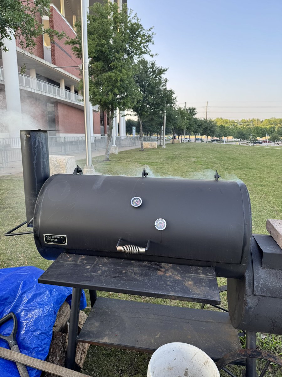 JustinGHoff's tweet image. The calm before the storm. 🌤️

See y’all at Fan Fest tomorrow at 10am. #SicEm 🐻
