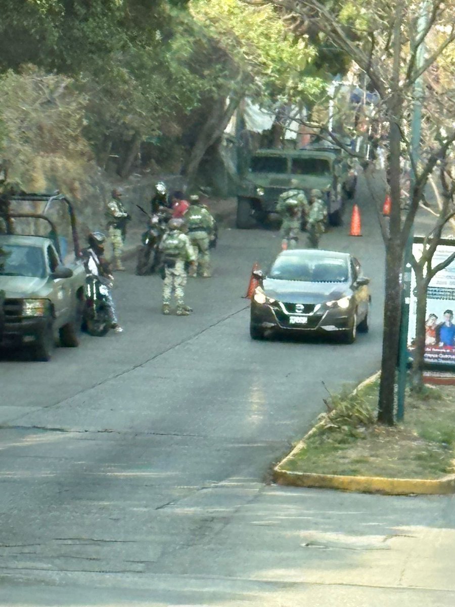 Art6to's tweet photo. 🔴 MILICIA EN LAS CALLES  

Esta tarde se refuerzan los patrullajes pro parte de elementos  del ejército mexicano en Cuernavaca  como parte de las acciones para la prevención del delito. https://t.co/kfEzxhWk6N
