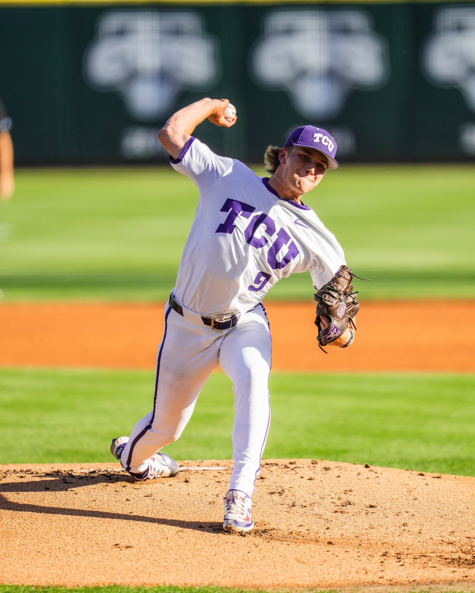 Trever Baumler is through five, TCU leads 5-1.

#GoFrogs | #FrogballUSA