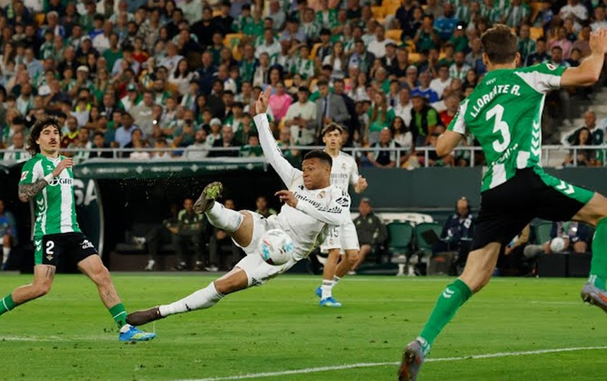 GoldenBallon's tweet photo. Fulltime: Real Betis 1-1 Real Madrid https://t.co/Q6Q3d8zqSD