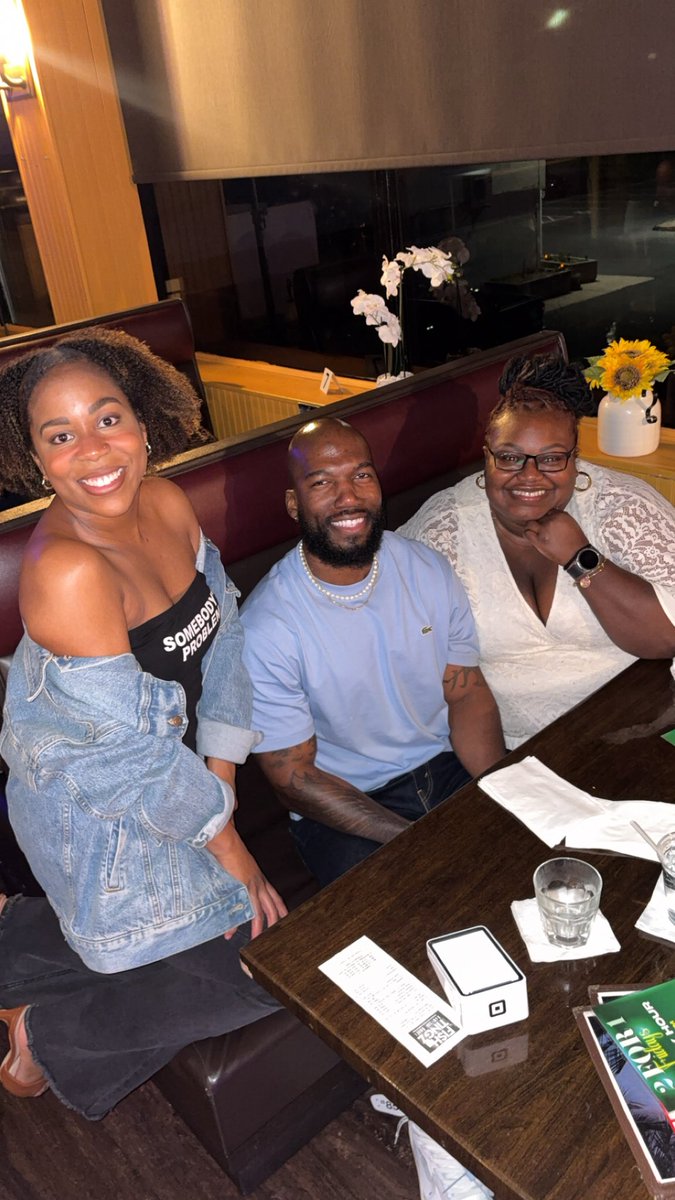 jennyboomboomtv's tweet image. 🔥TONIGHT🔥

HAPPY HOUR IS 5-11 @fishntingz01 🌴

🍹2 For 1 Rum Punch
🍒Remy Boom Boom’s Drink Specials 
🍗$50 Big Tingz Towers 

🎶 Music By @blackrhinosound_ent 

#friday 
#happyhour 
#happylife