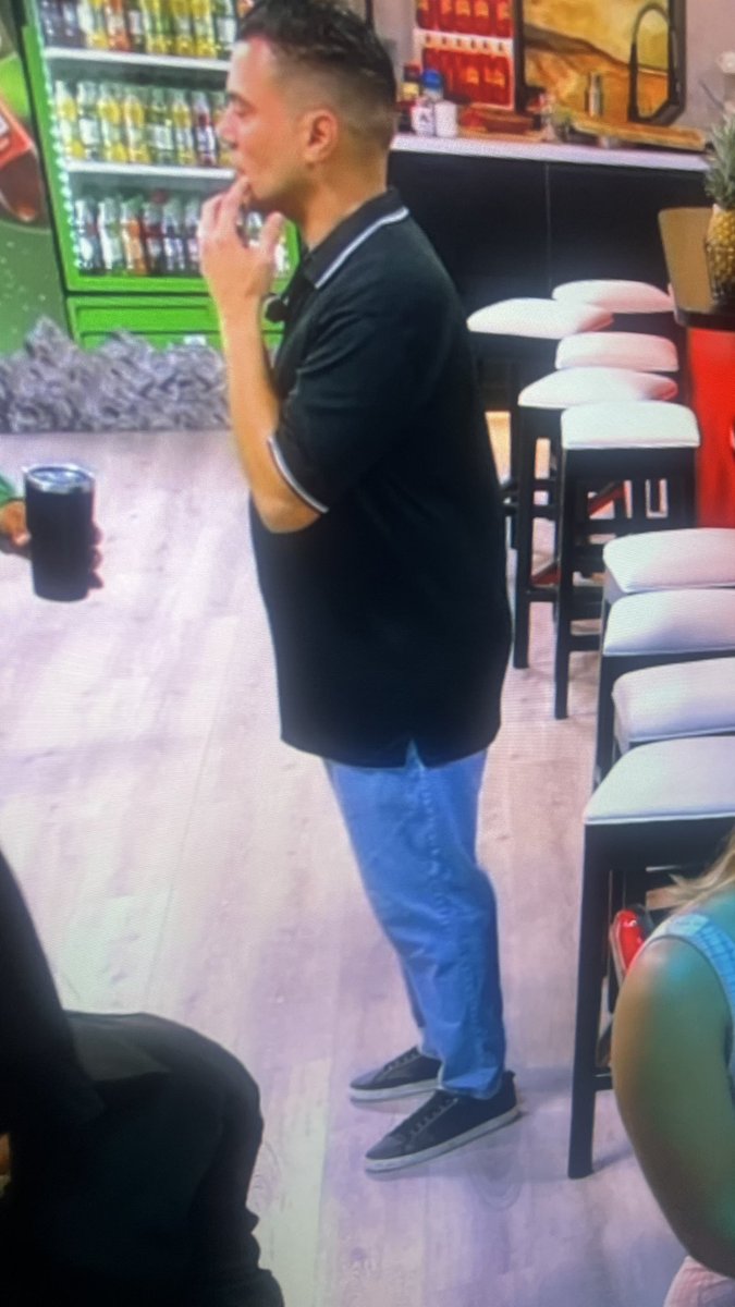 ClockDomi's tweet photo. UNA MARCA DE ROPA 🧥 VACANA ENVIÉ ROPA A #JOVANNI PARA QUE ANDE EN FLOW TAMBIÉN
NO ES QUE ANDA MAL PERO EL FLOW ES IMPRESIONANTE
@matiasgarciard @planetaalofoke
#PLANETAALOFOKE #RD #ALOFOKE https://t.co/2T0EH3Ihu9