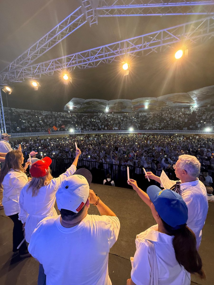 Álvaro Uribe Vélez tweet media