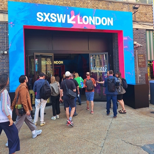 MusicNewsWeb's tweet image. ICYMI: SXSW London unveils full Music Programme for East London takeover - #sxswLondon  @sxswlondon2025  @SXSW #SXSW
Read the full article here: ift.tt/WhQoNDG
More on Music-News.com