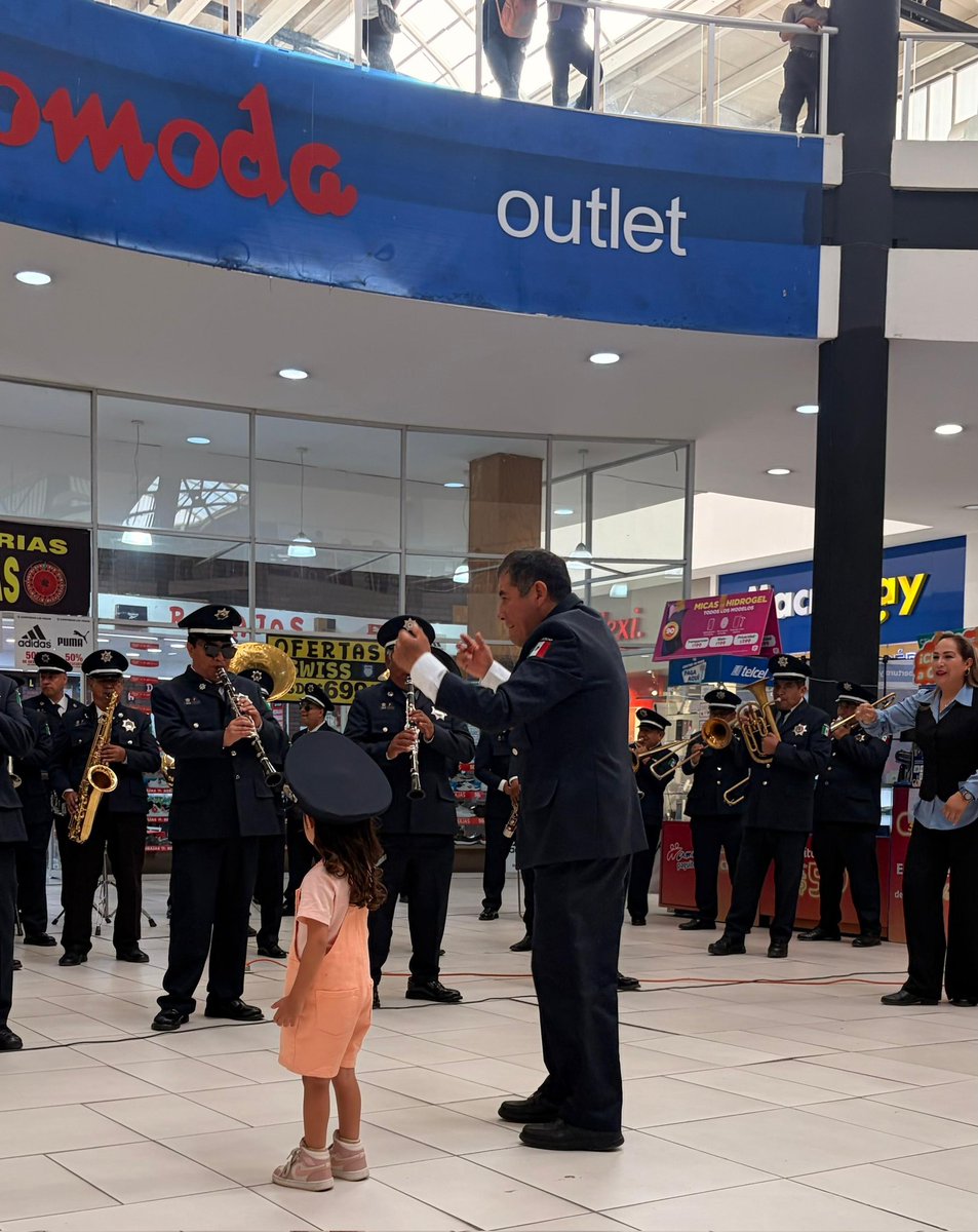 SS_Edomex's tweet image. #Coacalco 📍El talento artístico de la #SSEdoMex presentó un emocionante #Flashmob que llenó de música y entusiasmo una plaza comercial ubicada en el municipio. 🎶✨

Con estas acciones se impulsa la cultura y se fortalece la cercanía con la ciudadanía. 🤝