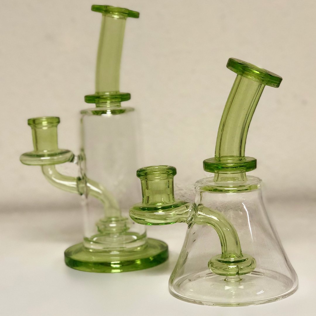 piecemakerglass's tweet photo. How do you guys feel about a prodo line? 

#glassofig #headypendants #headyart #bestofglass #gemsofig #pendantsofig #glasspendants #sacredgeometry #glasspornofig #oprahsbookclub #thousanddollarsmoke #dabbersunite #dabbersdaily 
#piecemakerglass 
#biscutsandgravy https://t.co/nnsxwZTNC4