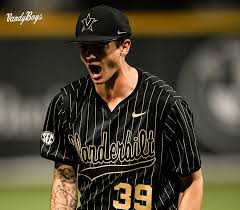 RayLeach69's tweet photo. Just have to say it: Vanderbilt has the tackiest uniforms in all of NCAA baseball. https://t.co/LTmqlMddlw