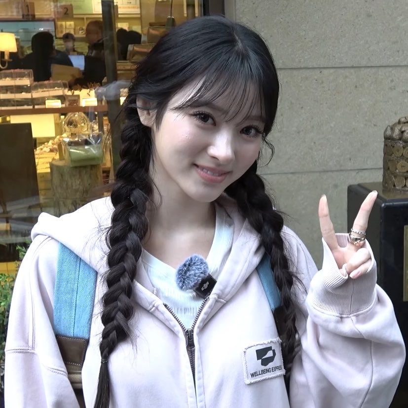 MEOVV ANNA 안나 tweet media