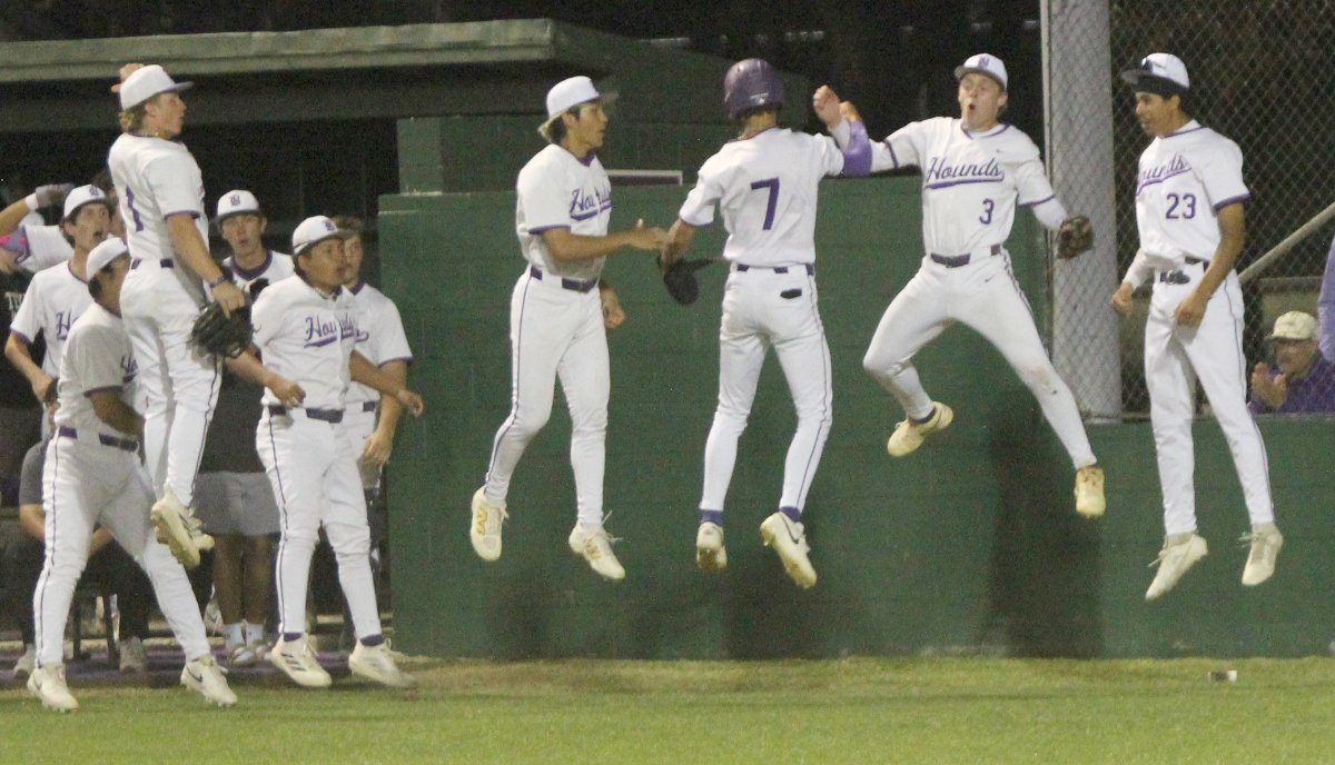 BoerneStarSport's tweet photo. ⚾️⚾️⚾️⚾️⚾️
The Greyhound baseball team clinched a playoff spot Friday after sweeping NB this week.
BHS beat the Unicorns 5-2 on Thursday and again on Friday 3-0 to get into the postseason. 
Friday's game was played in SA.
For playoff details, be sure to check the Boerne Star⭐️ https://t.co/2A7u5Y6kIw