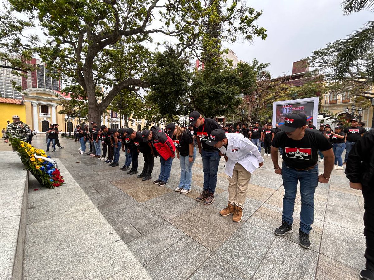 MonagasMRT_'s tweet photo. Desde la Plaza Bolívar de Caracas nuestro Movimiento TUPAMARO liderado por @WBenavides_MRT rindieron honores a los mártires de Venezuela y Cuba, alzando la voz por las víctimas del bombardeo en Minab, Irán.
Este acto de compromiso da inicio al #SecretariadoNacionalAmpliado2026 https://t.co/PADKToxh1j