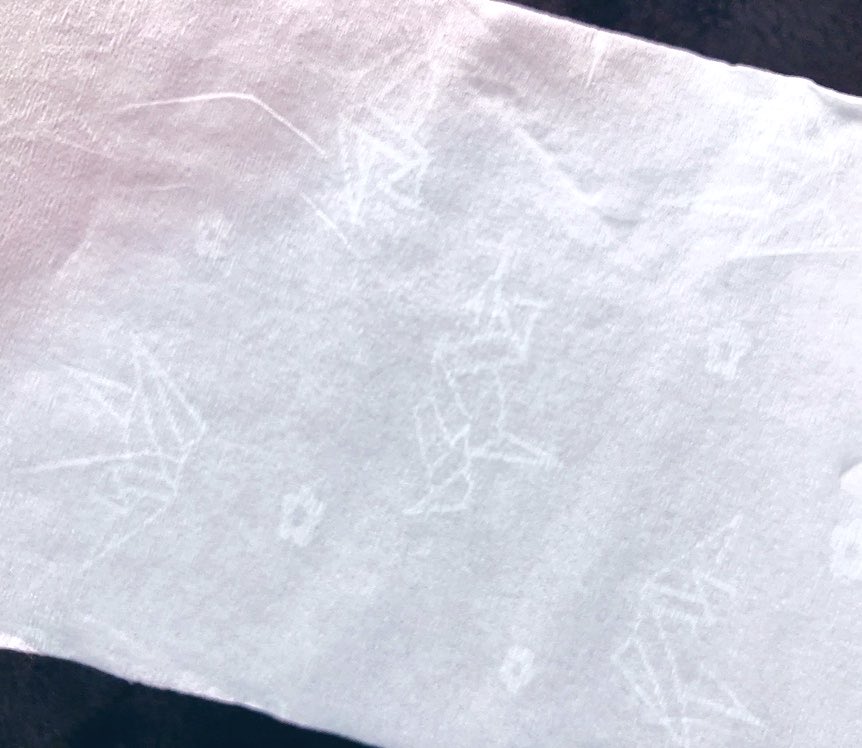 🌸Instagram🌸
アズフィット様のモニターキャンペーンにて

🧻凛彩 1R
をお試しさせていただきました.ᐟ.ᐟ

最高級パルプを100％使用しており、
ふんわりと優しい肌触りが魅力✨️

美しい透かし模様にも目を惹かれます。
透かし模様は全部で5種類あり、
私がいただいたものは折り鶴でした🕊️