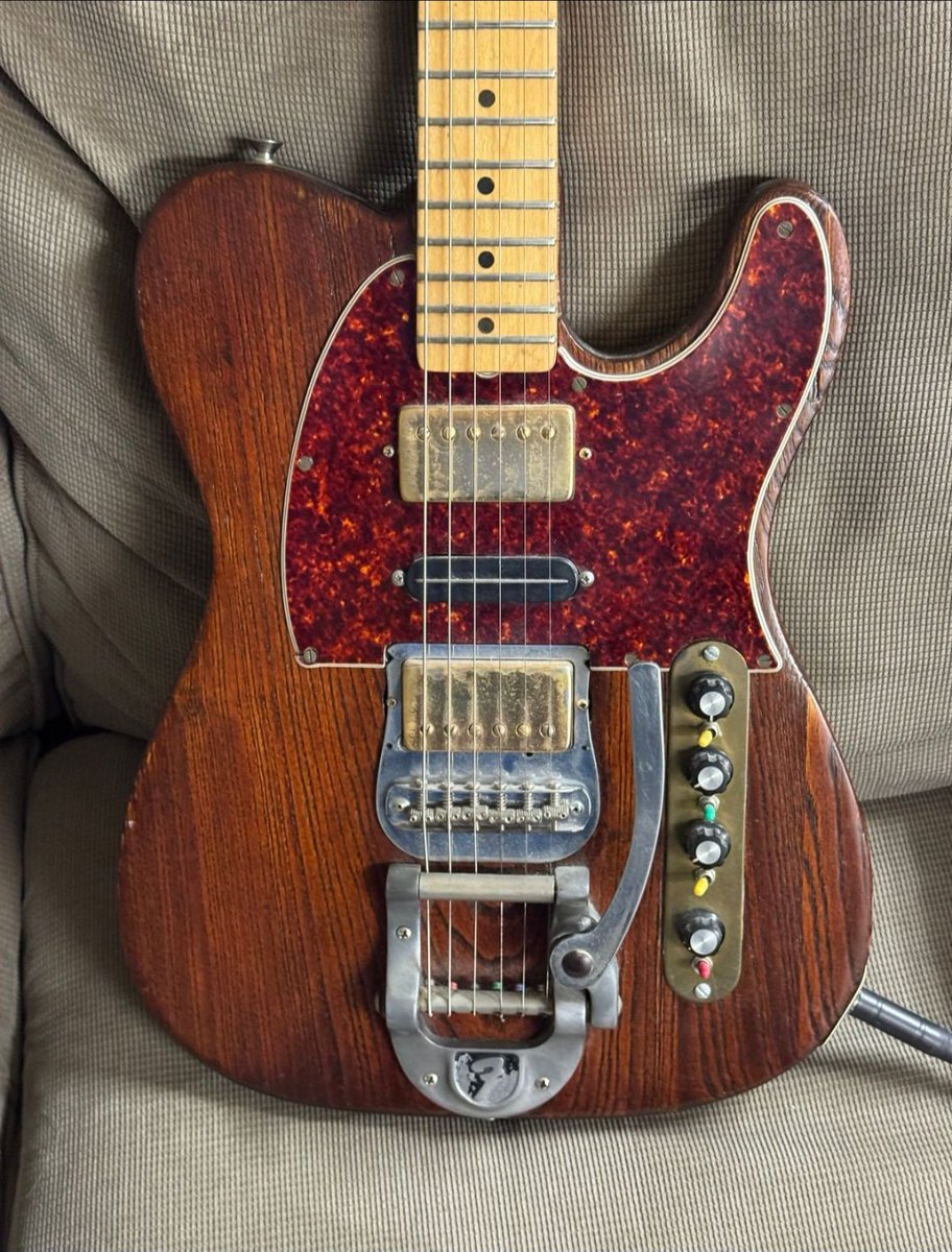 BriansElectro's tweet image. 67 Tele modded to the Hilton. Even has tuck n roll pillow 🤘
#Guitar