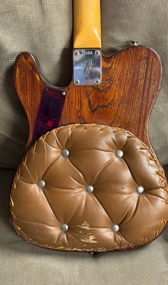 BriansElectro's tweet image. 67 Tele modded to the Hilton. Even has tuck n roll pillow 🤘
#Guitar