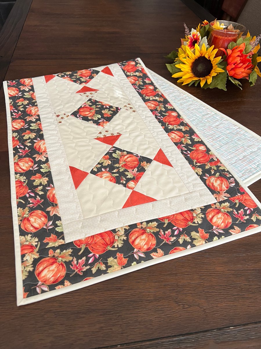 angelhw1956's tweet image. Quilted Fall/Thanksgiving Table Runner tuppu.net/bae02986 #TeaTimeQuiltsnMore #Etsy #ThanksgivingRunner