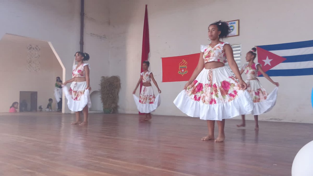 deborsh46440's tweet photo. #EducacionGuanabacoa.La OPJM en Festival Pioneril en la Casa de la Cultura. Reconocimiento al Buen Hacer https://t.co/FG4Iai5q0V