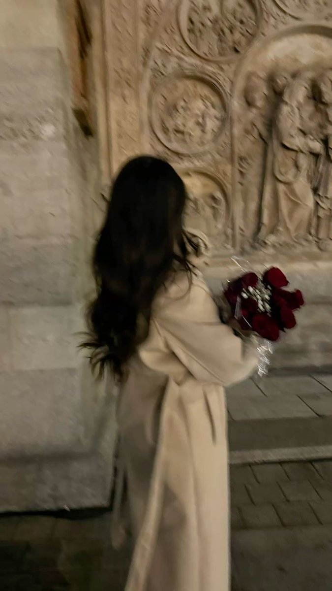 sabrinaa_khan's tweet photo. Lights off crown on 👑 night mode activated 💫manifestin blessings peace and mad energy while you snooze 💭 tomorrow we stunt shine and boss up. https://t.co/DLV0RNF6M0