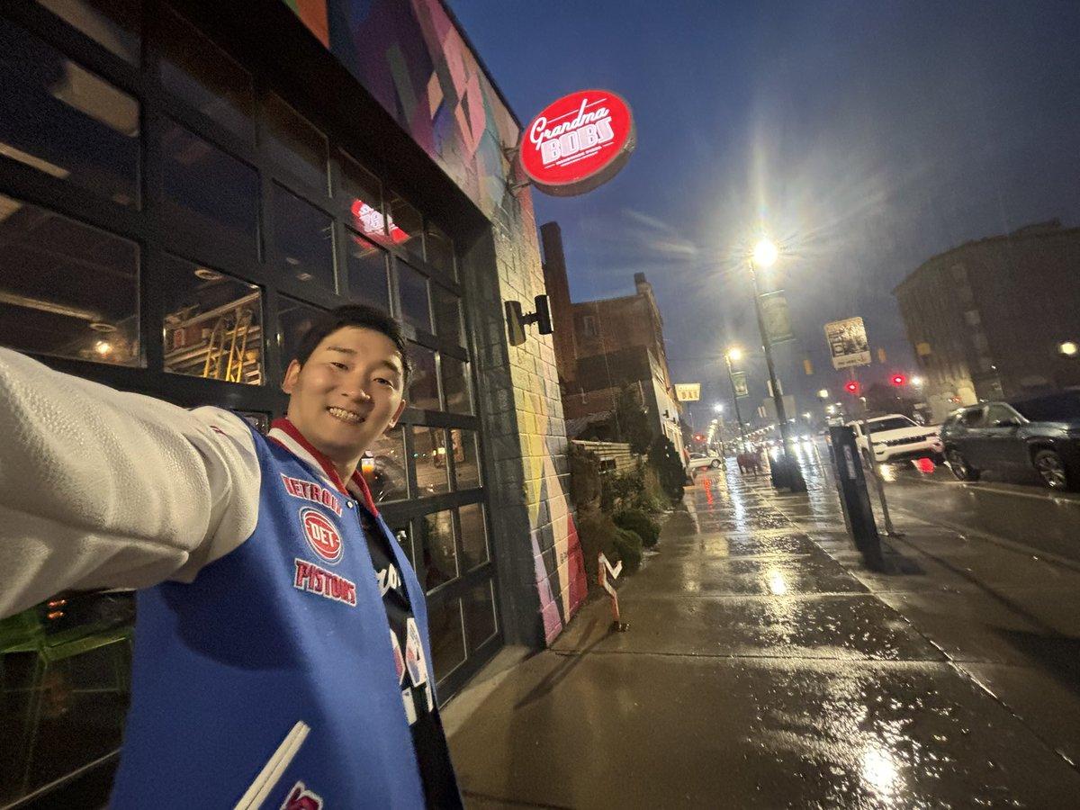 KoreaPistonsFan's tweet image. Finally at Grandma Bob's for my final meal in Detroit! #Detroit
