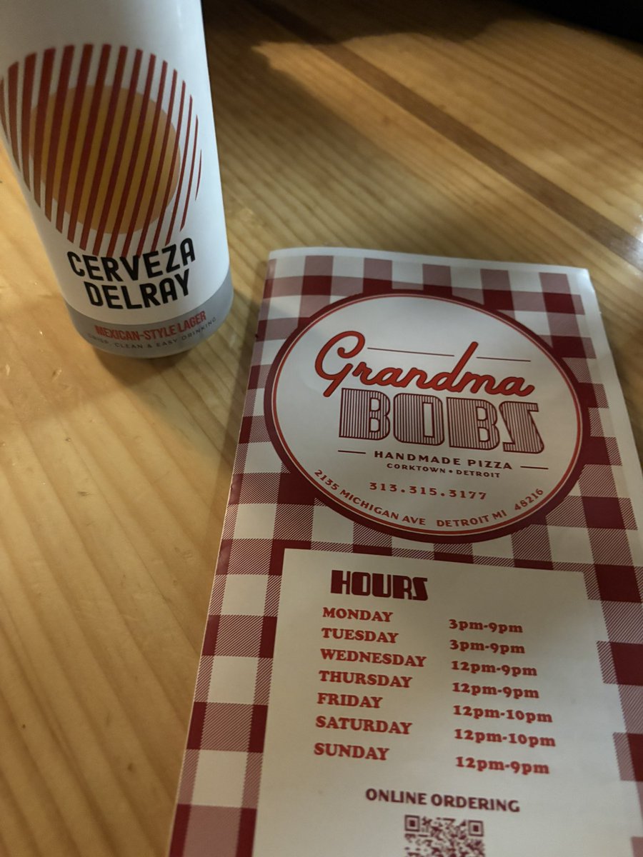 KoreaPistonsFan's tweet image. Finally at Grandma Bob's for my final meal in Detroit! #Detroit