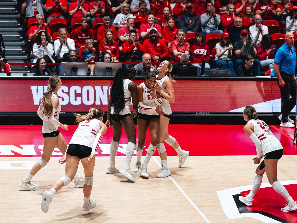 Wisconsin Volleyball tweet media