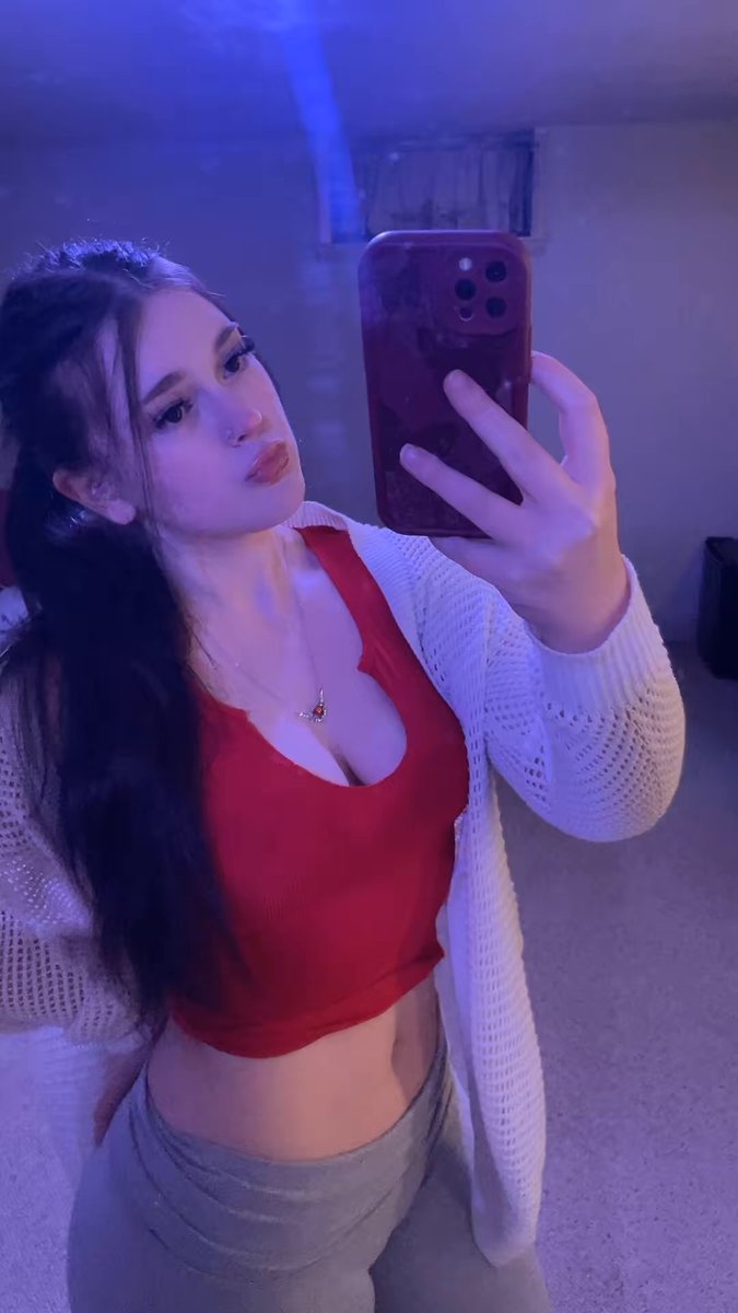 Cassea___'s tweet image. What’s everyone’s favorite season? ☀️🍃🌷❄️ #fall #newtoX #summer