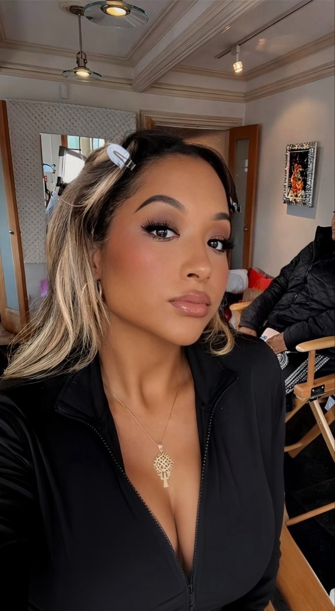 mikala tweet media