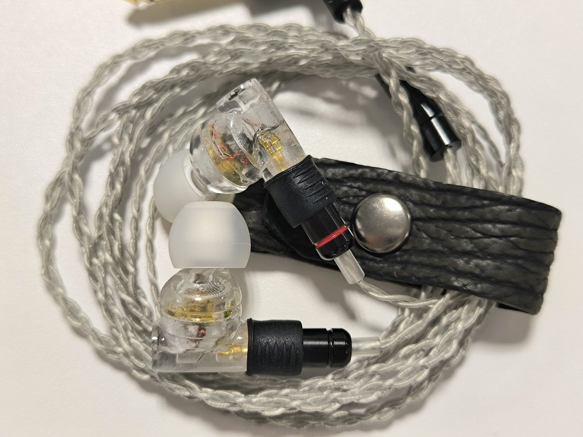 NAG_Audio's tweet photo. 直前ですがヘッドフォン祭りの告知を...
6BAの最終プロトと新作の1DDの試聴機を持っていきます
5Fの #MusicWith規格外 ブースに置かせていただくので是非お越しください

#ヘッドフォン祭り https://t.co/WBv25vq7SA