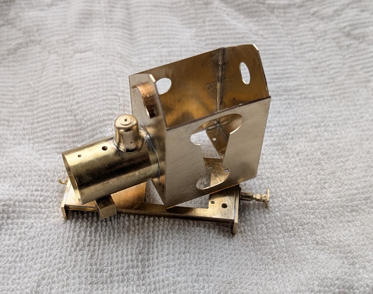 キャブ側板を切出し、鏝を。
#不器用村物語
#On18