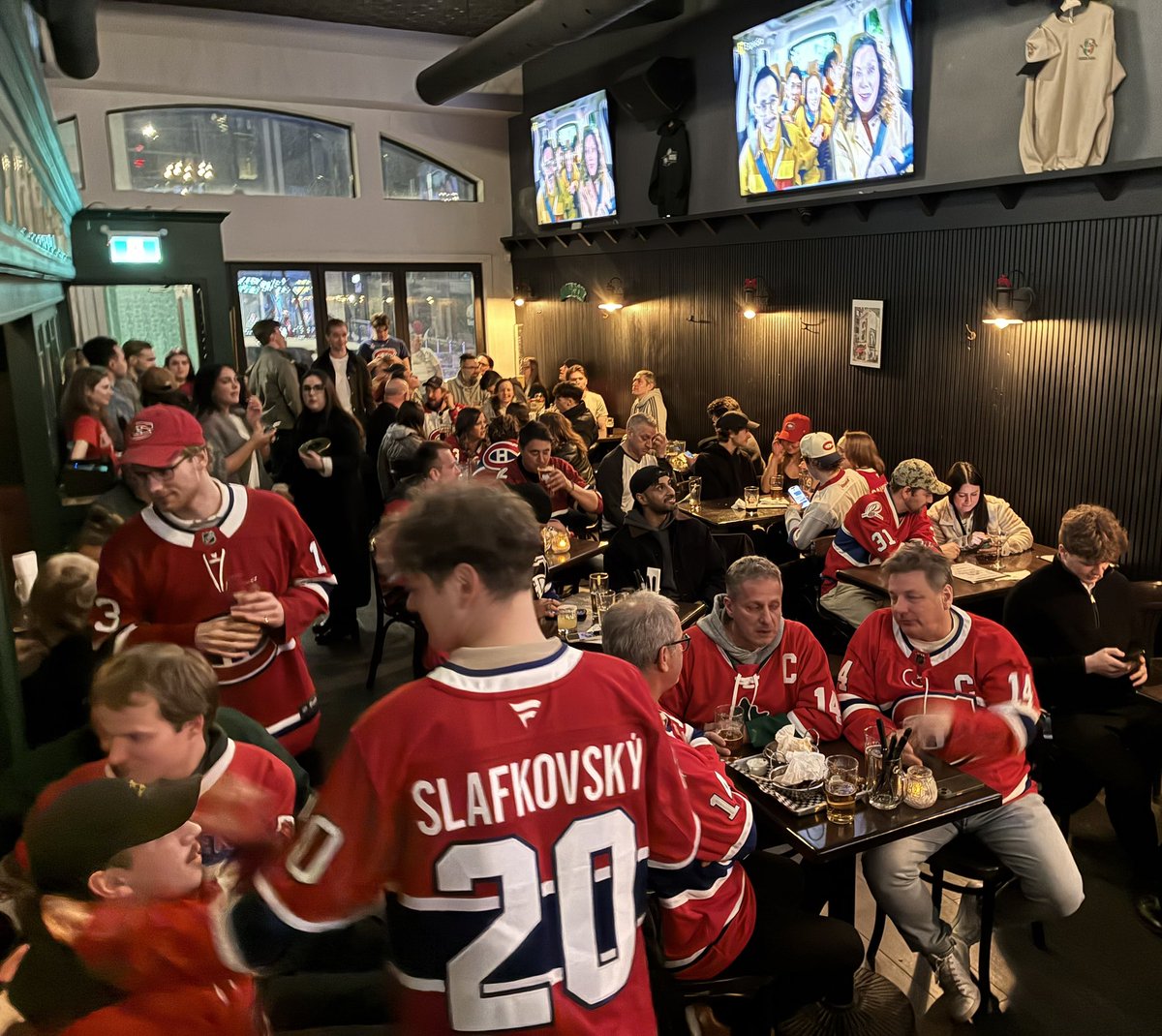 brendanshowbiz's tweet photo. Way more intense atmosphere at Maison Publique McLean’s tonight. https://t.co/M5uBWp4St5