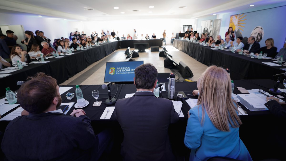 CascallaresPJ's tweet photo. En un acto con una fuerte mística peronista hoy acompañamos a @Kicillofok en su asunción como presidente del @BonaerensePJ.

En la misma reunión del Consejo del Partido Justicialista  asumí como Secretario General, cargo con el que me han honrado las compañeras y los compañeros de toda la provincia y también de mi querido Almirante Brown. 

Tenemos el desafío de trabajar y militar para consolidar al Peronismo como la fuerza que vuelva a representar la esperanza para el Pueblo Bonaerense y Argentino.