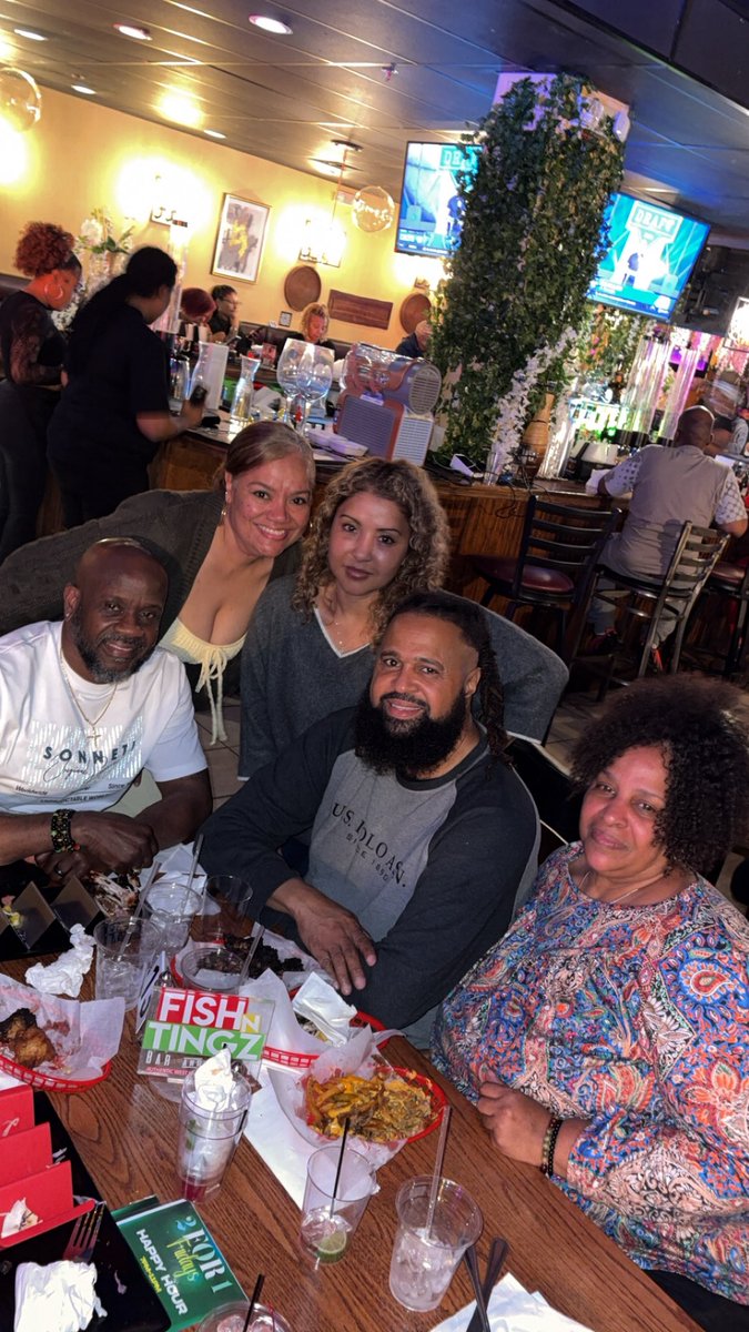 jennyboomboomtv's tweet image. 🔥TONIGHT🔥

HAPPY HOUR IS 5-11 @fishntingz01 🌴

🍹2 For 1 Rum Punch
🍒Remy Boom Boom’s Drink Specials 
🍗$50 Big Tingz Towers 

🎶 Music By @blackrhinosound_ent 

#friday 
#happyhour 
#happylife