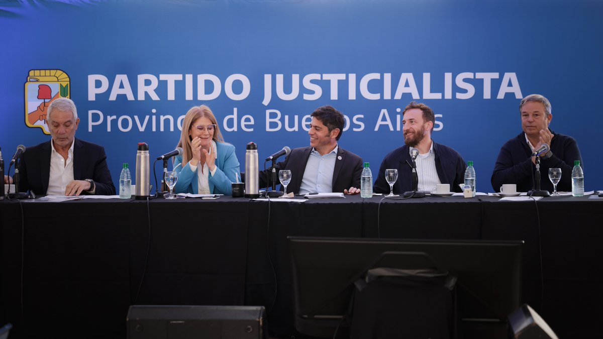 CascallaresPJ's tweet photo. En un acto con una fuerte mística peronista hoy acompañamos a @Kicillofok en su asunción como presidente del @BonaerensePJ.

En la misma reunión del Consejo del Partido Justicialista  asumí como Secretario General, cargo con el que me han honrado las compañeras y los compañeros de toda la provincia y también de mi querido Almirante Brown. 

Tenemos el desafío de trabajar y militar para consolidar al Peronismo como la fuerza que vuelva a representar la esperanza para el Pueblo Bonaerense y Argentino.