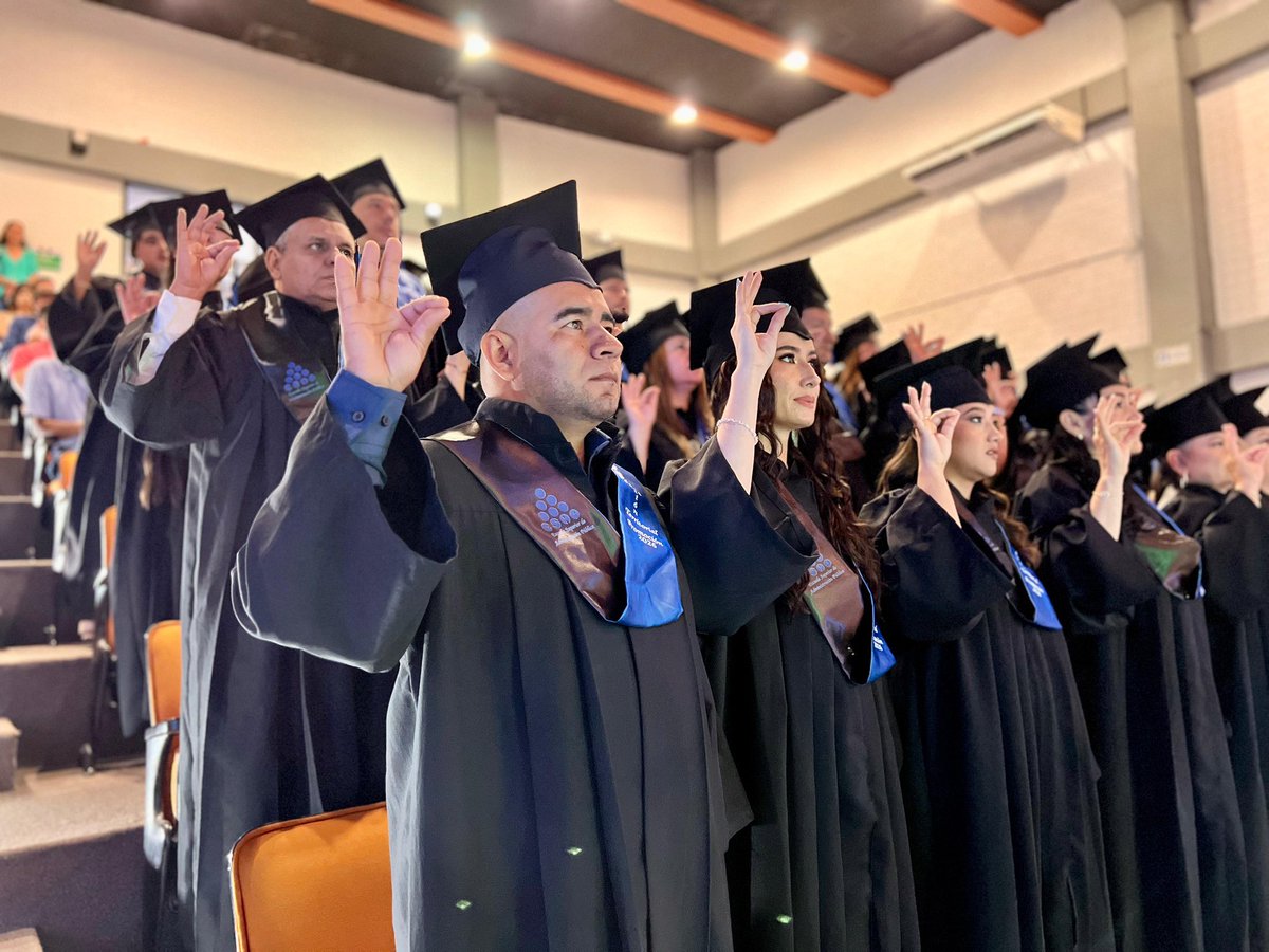 ESAPOficial's tweet photo. #GradosESAP2026 “La universidad no solo nos forma como profesionales, sino también como personas” 🎓✨

Frase de una graduada de la #TerritorialQuindíoRisaralda en los grados de la CETAP Pereira, donde 42 nuevos administradores públicos territoriales inician su camino al servicio del país 🇨🇴