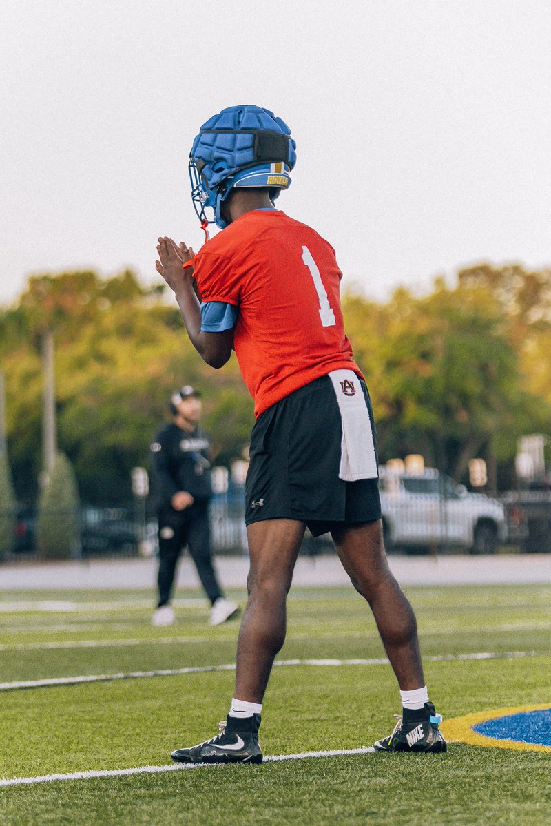 Royals__FB's tweet image. First week of #Springball26 ✅

@anthonywoodsqb1 @DavidLColemanJ2 @_DominicMiranda @Roadrunnerjdd 

#TJW
#DevelopingChampions