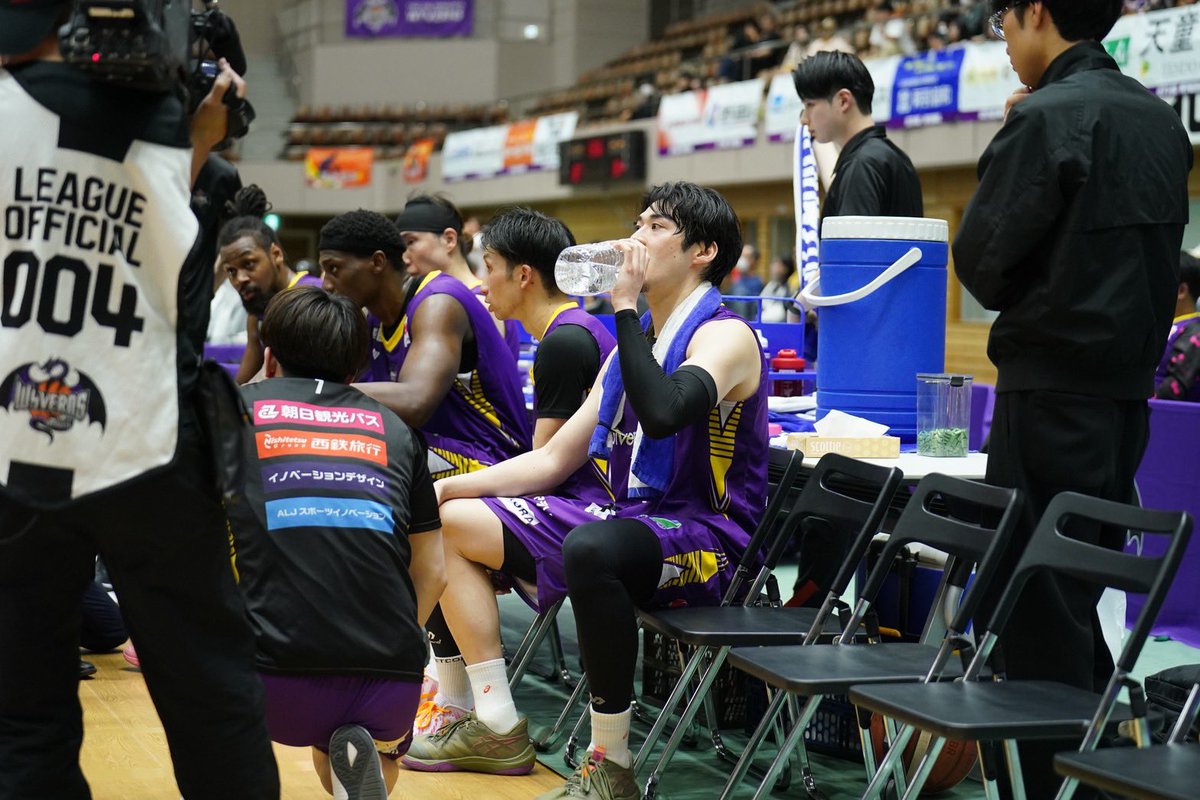 1234maimai5678's tweet photo. 💜GAME DAY vs KOBE💚
チーム一眼!!楽しく終わろう！
一勝一敗。仲良く終わろ！
#GoWYVERNS🦇🐉🐉 #GoTAISEI💜
#3枚目ノアを待つみんな
#なんかいいチームだなって
#大聖くんがノアを待とうって声掛けてた#気遣いできるそういうところ好きです✨ https://t.co/QnWj8lvwSt