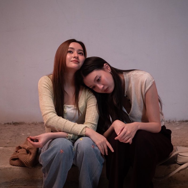 things we need:
1. minpraew hug
2. minpraew hand kiss
3. minpraew forehead kiss