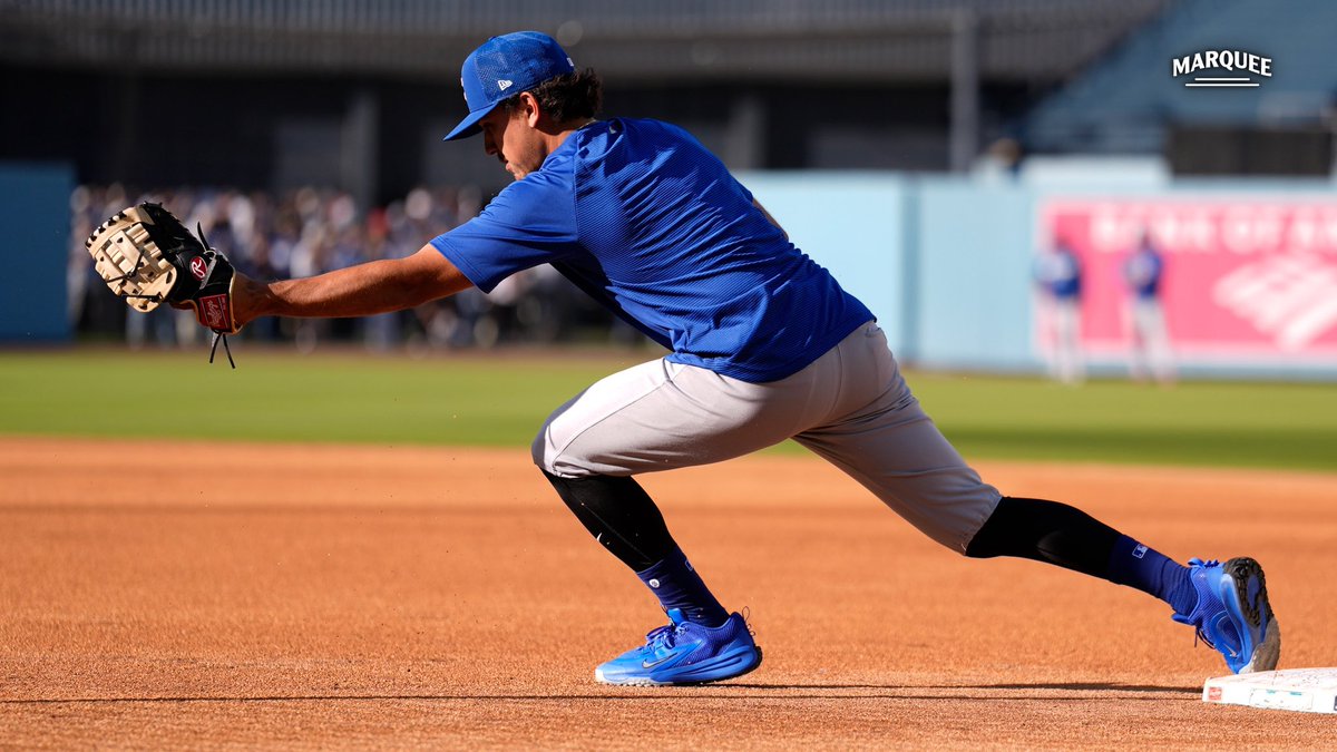 ScottyChags's tweet image. Nicky Lopez working out pregame in Dodger Stadium.

#Cubs