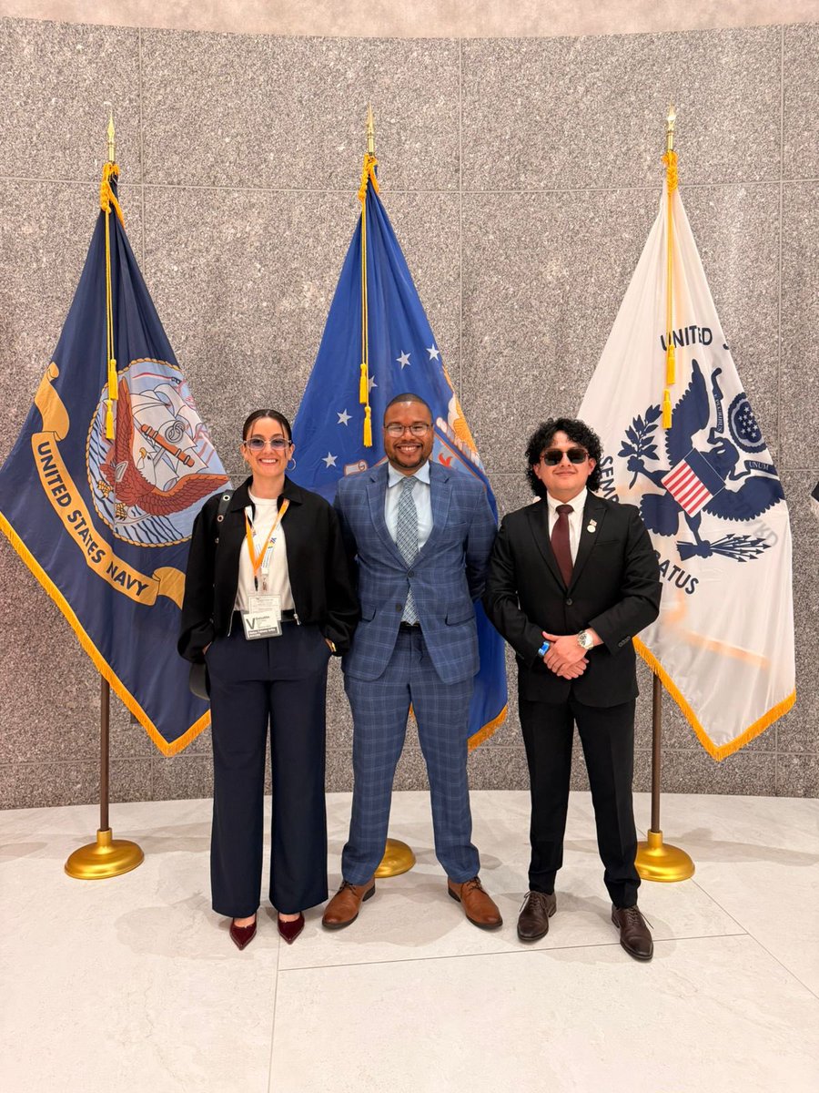 jamesehollywood's tweet image. Creating solutions with fellow leaders across the Americas. 🇺🇸🇲🇽🇪🇨

United States + Mexico + Ecuador. Different backgrounds, shared purpose. Building bridges through leadership, innovation, and partnership. 🌎🤝

#YLAI #Leadership #Diplomacy