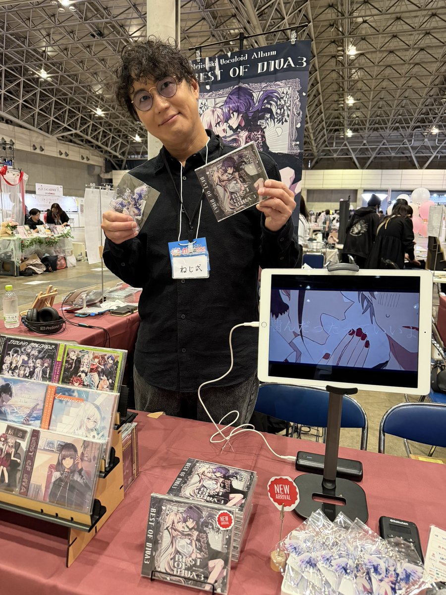 設営完了しました！
今日はニコニコ超会議内 クリエイタークロス2026にいます。
配置は う-20になります。超ボーマスから少しだけ離れていますが同じHALL2の中です！

みなさまのお越しをお待ちしています！

#ニコニコ超会議2026 #クリクロ2026