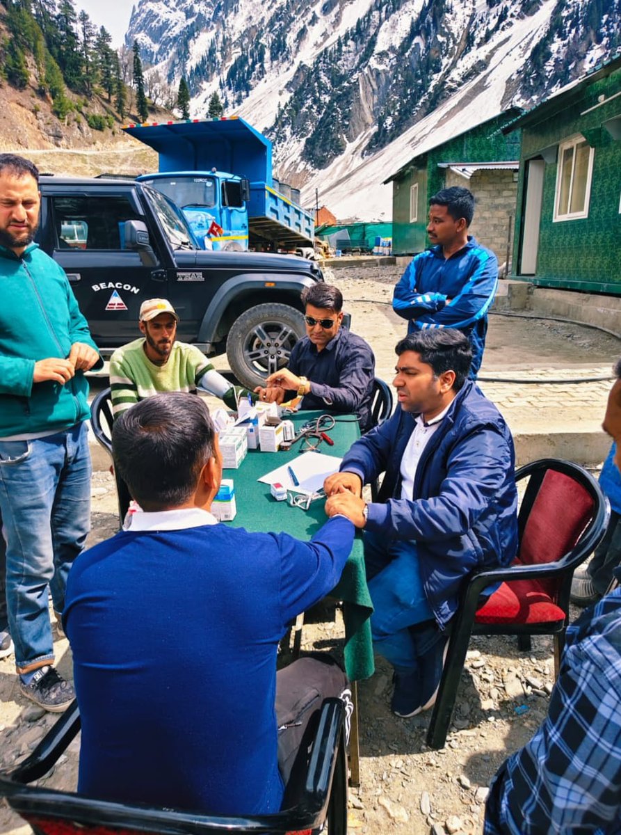 BROindia's tweet image. #BROIndia #AmarnathYatra2026 #HealthForAll 🩺
BRO builds roads—and safeguards lives.
A Medical &amp;amp; Health Awareness Camp at Det Domail on the Shri Amarnath Cave Shrine track provided essential healthcare support to BRO personnel &amp;amp; CPLs, reaffirming BRO’s commitment to serve the
