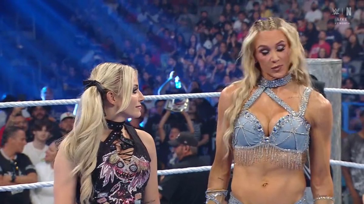 SKWrestling_'s tweet photo. CharLexa vs Paige &amp; Brie is happening RIGHT NOW!
#SmackDown https://t.co/BbPfRXmvcg