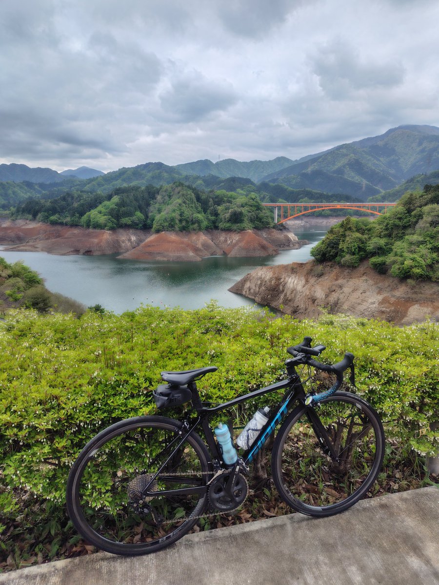 BZB00505's tweet photo. 今週も宮ヶ瀬湖まで
相変わらず、水、��ない。 https://t.co/yiGY3BHbWk