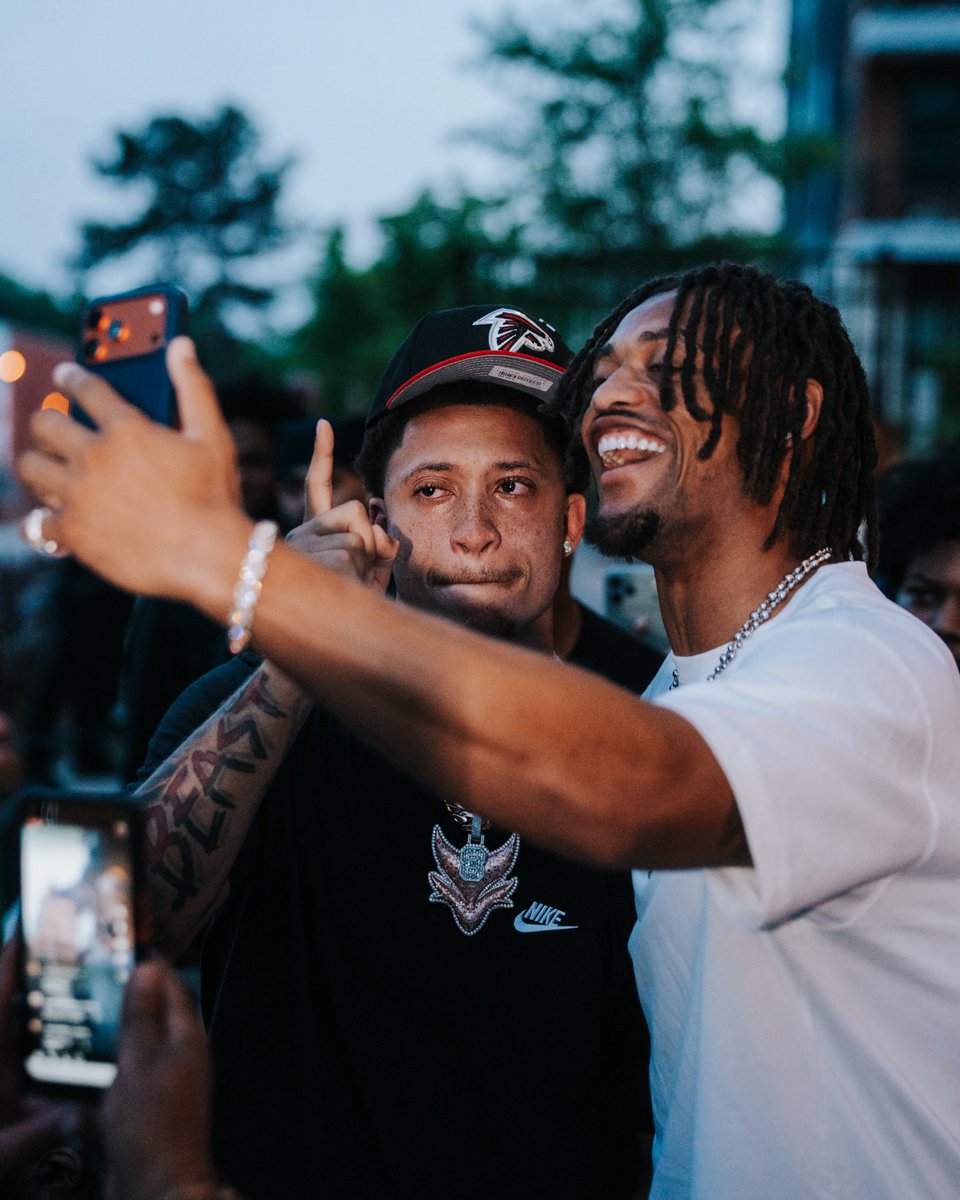 ClemsonFB's tweet image. Everything @nationwide_av has been working toward has led to this moment‼️

#ALLIN | #NFLDraft