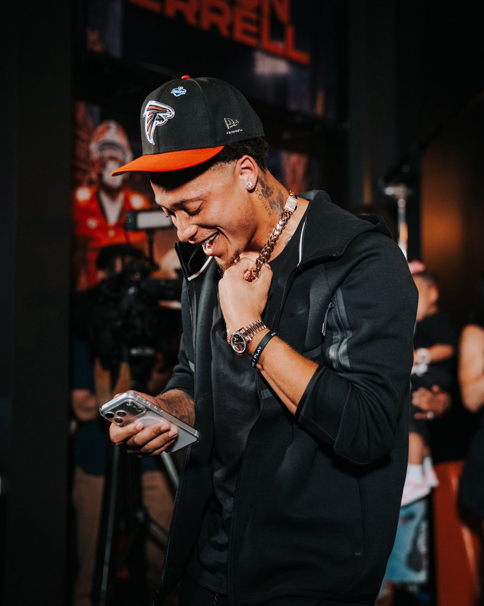 ClemsonFB's tweet image. Everything @nationwide_av has been working toward has led to this moment‼️

#ALLIN | #NFLDraft