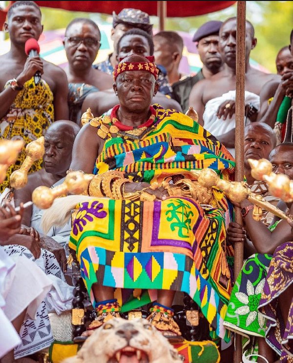 cdrafrica's tweet photo. 🇬🇭 JUST IN : 

Dr. Nick Danso Abeam purchases a 27-ounce gold artwork worth GHS 1.5 million in honour of the Asantehene, Otumfuo Osei Tutu II, at the Pillar of Peace celebration. https://t.co/rKG9kfD7TX