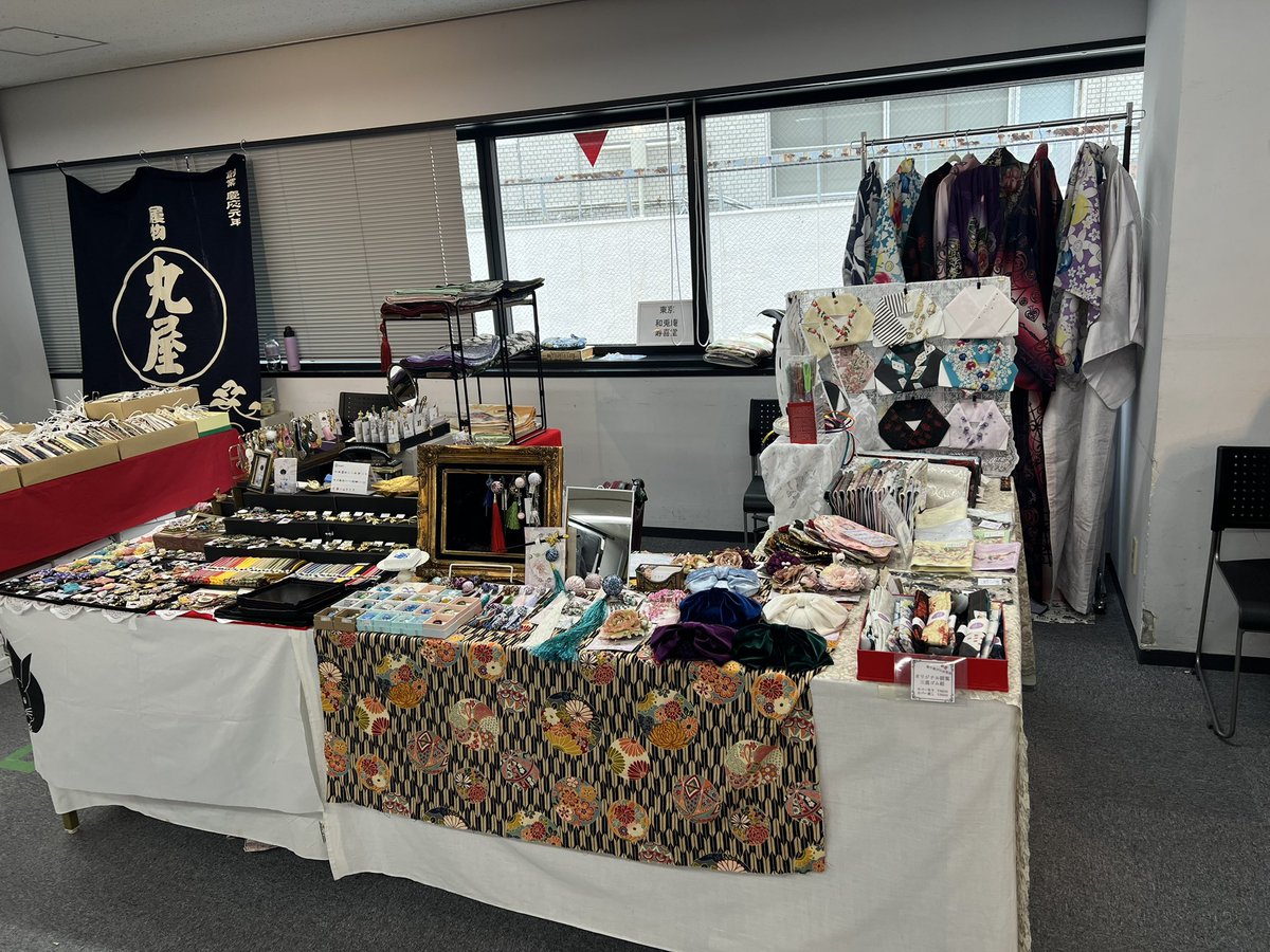 始まりました！
『時代きもの大集合フェア』

4/25(土)10:00-17:45
4/26(日)10:00-16:00

和兎庵さんとご一緒です🌸

🏵️手まりのアクセサリー、ガラスの帯留め、
新作オリジナル着物のサンプルや兵児帯などなど👘✨

🎪プラザマーム 3階会議室
🏢東京都中央区日本橋浜町1丁目1-12 
プラザ ANSビル